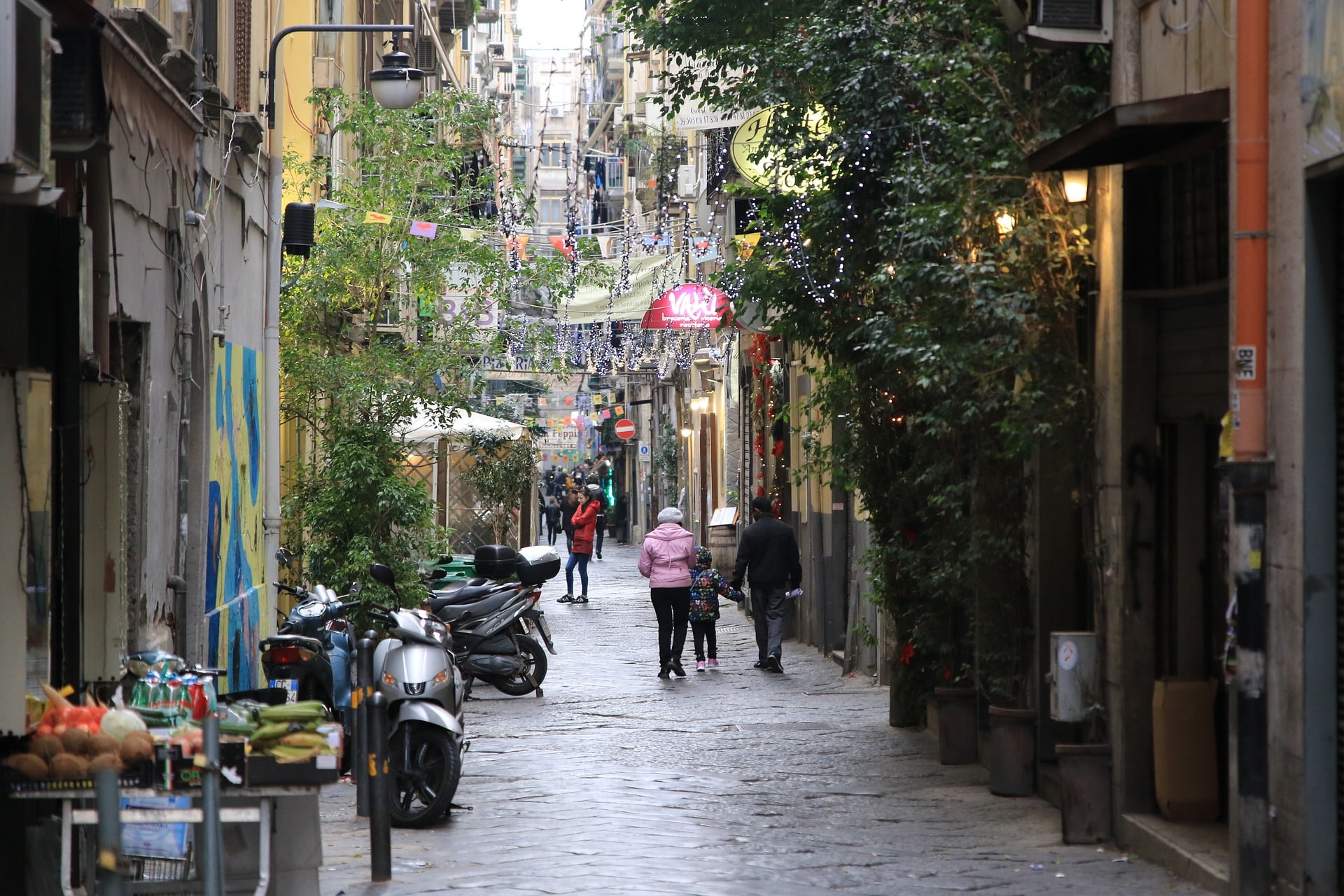 Old Naples street - Campania guide