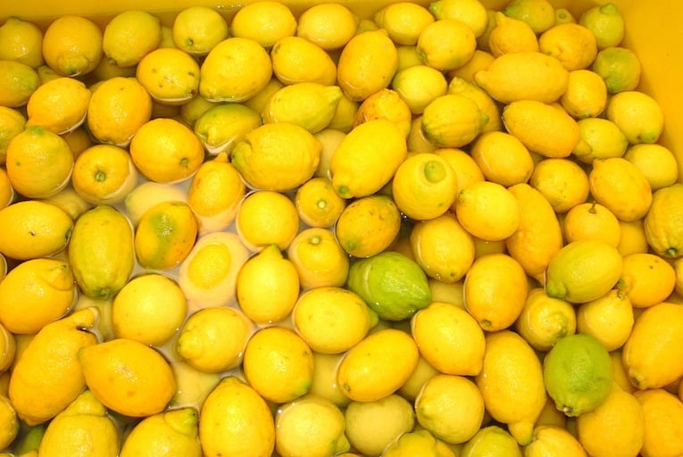 lemons in water - Campania guide