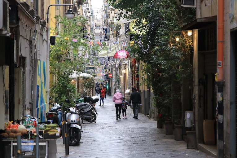 Old Naples street - Campania guide